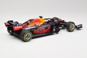 Aston Martin Red Bull Racing RB16 #33 M. Verstappen Abu Dhabi GP Winner 2020 Minichamps 1:18 110201733 Kovina – slika 2 od 7
