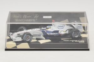 BMW Sauber F1.06 #16 N. Heidfeld BMW Sauber F1 Team 2006 Minichamps 1:43 400060016 Kovina – slika 4 od 5