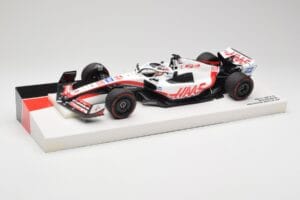 Haas VF-22 #20 K. Magnussen Pole Position Brazil GP 2022 Minichamps 1:18 147222120 Kovina – slika 2 od 7