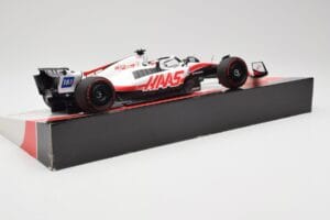 Haas VF-22 #20 K. Magnussen Pole Position Brazil GP 2022 Minichamps 1:18 147222120 Kovina – slika 3 od 7