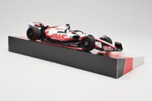 Haas VF-22 #20 K. Magnussen Pole Position Brazil GP 2022 Minichamps 1:18 147222120 Kovina – slika 4 od 7