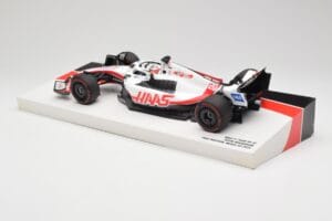 Haas VF-22 #20 K. Magnussen Pole Position Brazil GP 2022 Minichamps 1:18 147222120 Kovina – slika 5 od 7