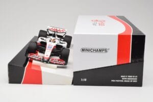 Haas VF-22 #20 K. Magnussen Pole Position Brazil GP 2022 Minichamps 1:18 147222120 Kovina – slika 6 od 7