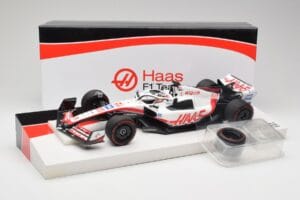 Haas VF-22 #20 K. Magnussen Pole Position Brazil GP 2022 Minichamps 1:18 147222120 Kovina – slika 7 od 7