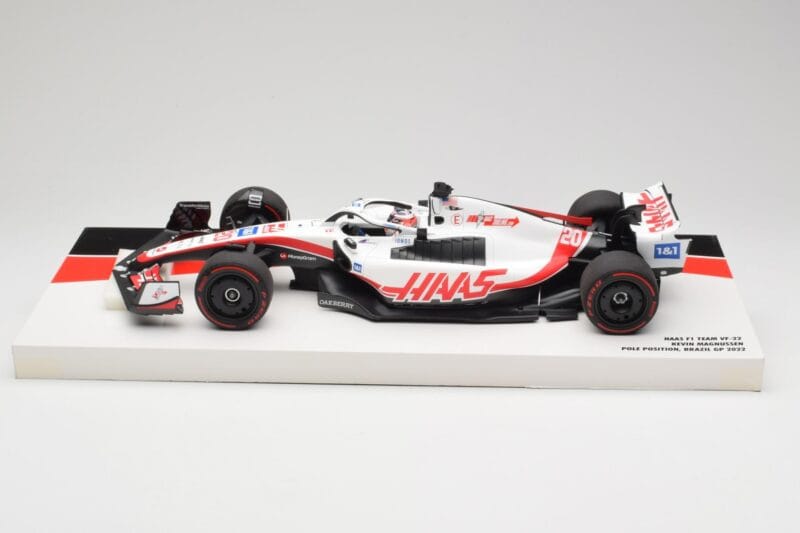 Haas VF-22 #20 K. Magnussen Pole Position Brazil GP 2022 Minichamps 1:18 147222120 Kovina