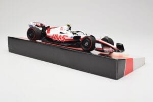 Haas VF-22 #47 M. Schumacher Bahrain GP 2022 Minichamps 1:18 147220147 Kovina – slika 4 od 7