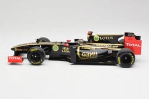 Lotus Renault GP R31 #10 B. Senna F1 2011 Minichamps 1:18 150110079-C1 Kovina – slika 3 od 7