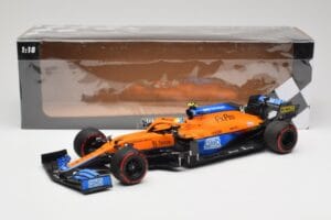 McLaren MCL35M #4 L. Norris Pole Position Russian GP 2021 Minichamps 1:18 530213404 Kovina – slika 7 od 7
