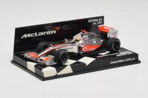 McLaren Mercedes MP4-24 #1 L. Hamilton Showcar 2009 Minichamps 1:43 530094371 Kovina – slika 2 od 5