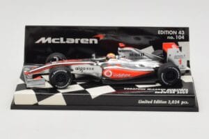 McLaren Mercedes MP4-24 #1 L. Hamilton Showcar 2009 Minichamps 1:43 530094371 Kovina