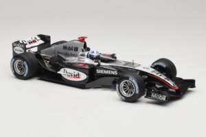 McLaren MP4/19 Mercedes D. Coulthard F1 2004 Minichamps 1:18 530041805 Kovina – slika 4 od 7