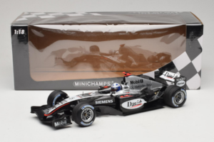 McLaren MP4/19 Mercedes D. Coulthard F1 2004 Minichamps 1:18 530041805 Kovina – slika 7 od 7