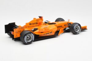 McLaren MP4-20 Mercedes P. de la Rosa Interim Test Car 2006 Minichamps 1:18 530061894 Kovina – slika 2 od 6
