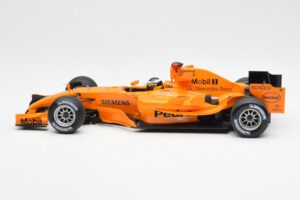 McLaren MP4-20 Mercedes P. de la Rosa Interim Test Car 2006 Minichamps 1:18 530061894 Kovina – slika 3 od 6