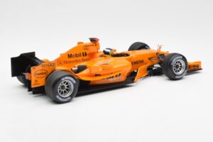 McLaren Mercedes MP4-20 P. de la Rosa F1 Test Car 2005 Minichamps 1:18 B66962343 Kovina – slika 2 od 6