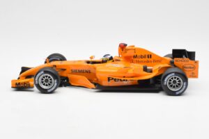 McLaren Mercedes MP4-20 P. de la Rosa F1 Test Car 2005 Minichamps 1:18 B66962343 Kovina – slika 3 od 6