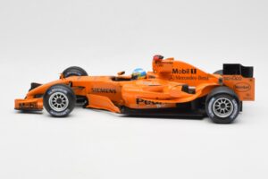 McLaren Mercedes MP4-20 P. de la Rosa F1 Test Car 2006 Minichamps 1:18 PEDRO001 Kovina – slika 3 od 6