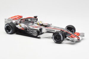 McLaren Mercedes MP4-21 #4 J.P. Montoya F1 2006 Minichamps 1:18 530061804 Kovina – slika 4 od 6