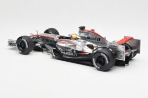 McLaren Mercedes MP4-21 #4 J.P. Montoya F1 2006 Minichamps 1:18 530061804 Kovina – slika 5 od 6