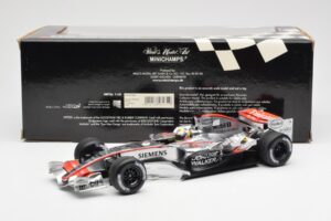 McLaren Mercedes MP4-21 #4 J.P. Montoya F1 2006 Minichamps 1:18 530061804 Kovina – slika 6 od 6
