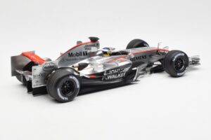McLaren Mercedes MP4-21 P. de la Rosa F1 Showcar 2006 Minichamps 1:18 B66962346 Kovina – slika 2 od 6