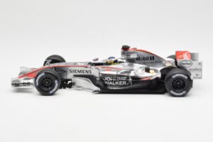 McLaren Mercedes MP4-21 P. de la Rosa F1 Showcar 2006 Minichamps 1:18 B66962346 Kovina – slika 3 od 6