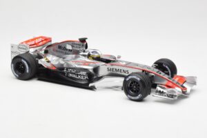 McLaren Mercedes MP4-21 P. de la Rosa F1 Showcar 2006 Minichamps 1:18 B66962346 Kovina – slika 4 od 6