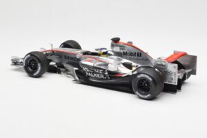 McLaren Mercedes MP4-21 P. de la Rosa F1 Showcar 2006 Minichamps 1:18 B66962346 Kovina – slika 5 od 6