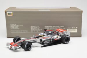 McLaren Mercedes MP4-21 P. de la Rosa F1 Showcar 2006 Minichamps 1:18 B66962346 Kovina – slika 6 od 6