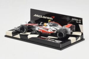 McLaren Mercedes MP4-22 #2 L. Hamilton Race Car 2007 Minichamps 1:43 530074302 Kovina – slika 3 od 5