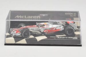 McLaren Mercedes MP4-23 #22 L. Hamilton Race Car 2008 Minichamps 1:43 530084322 Kovina – slika 5 od 5