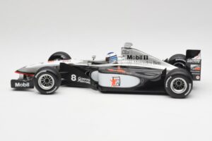 McLaren MP4/13 #8 M. Hakkinen F1 World Champion 1998 Minichamps 1:18 18690008 Kovina – slika 3 od 7