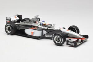 McLaren MP4/13 #8 M. Hakkinen F1 World Champion 1998 Minichamps 1:18 18690008 Kovina – slika 4 od 7