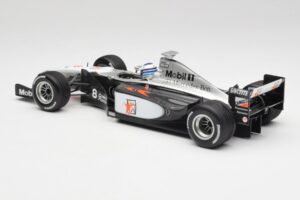 McLaren MP4/13 #8 M. Hakkinen F1 World Champion 1998 Minichamps 1:18 18690008 Kovina – slika 5 od 7