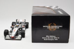 McLaren MP4/13 #8 M. Hakkinen F1 World Champion 1998 Minichamps 1:18 18690008 Kovina – slika 7 od 7