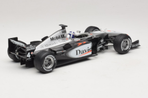 McLaren MP4-16 Mercedes #3 D. Coulthard F1 2001 Hot Wheels 1:18 50199 Kovina – slika 2 od 6
