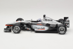 McLaren MP4-16 Mercedes #3 D. Coulthard F1 2001 Hot Wheels 1:18 50199 Kovina – slika 3 od 6
