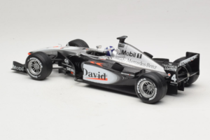 McLaren MP4-16 Mercedes #3 D. Coulthard F1 2001 Hot Wheels 1:18 50199 Kovina – slika 5 od 6