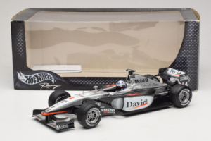 McLaren MP4-16 Mercedes #3 D. Coulthard F1 2001 Hot Wheels 1:18 50199 Kovina – slika 6 od 6