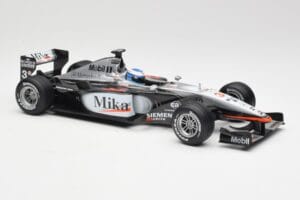 McLaren MP4-16 #4 M. Häkkinen F1 2001 Hot Wheels 1:18 50198 Kovina – slika 4 od 6