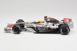 McLaren MP4-25 Mercedes #2 L. Hamilton Showcar 2010 Minichamps 1:18 110100006-R1 Kovina – slika 3 od 6