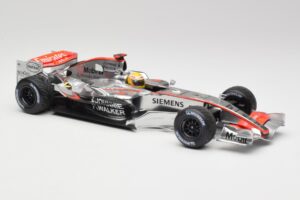 McLaren MP4-25 Mercedes #2 L. Hamilton Showcar 2010 Minichamps 1:18 110100006-R1 Kovina – slika 4 od 6