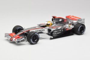 McLaren MP4-25 Mercedes #2 L. Hamilton Showcar 2010 Minichamps 1:18 110100006-R1 Kovina