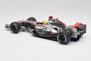 McLaren MP4-25 Mercedes #2 L. Hamilton Showcar 2010 Minichamps 1:18 110100006-R1 Kovina – slika 5 od 6