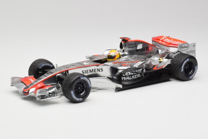 McLaren MP4-25 Mercedes #2 L. Hamilton Showcar 2010 Minichamps 1:18 110100006-R1 Kovina