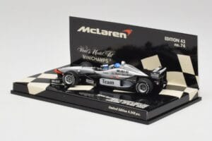McLaren MP4/98T 2-Seater M. Hakkinen / E. Hakkinen F1 2000 Minichamps 1:43 530984378 Kovina – slika 3 od 4