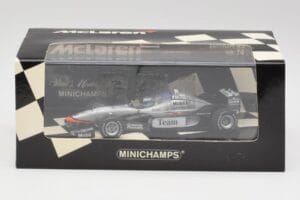 McLaren MP4/98T 2-Seater M. Hakkinen / E. Hakkinen F1 2000 Minichamps 1:43 530984378 Kovina – slika 4 od 4