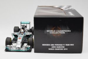 Mercedes AMG Petronas W05 #44 L. Hamilton F1 World Champion 2014 Minichamps 1:18 186140044 Kovina – slika 6 od 7