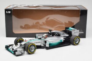 Mercedes AMG Petronas W05 #44 L. Hamilton F1 World Champion 2014 Minichamps 1:18 186140044 Kovina – slika 7 od 7