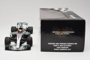 Mercedes AMG W08 EQ Power+ Petronas #44 L. Hamilton F1 World Champion 2017 Minichamps 1:18 186170044 Smola – slika 6 od 7